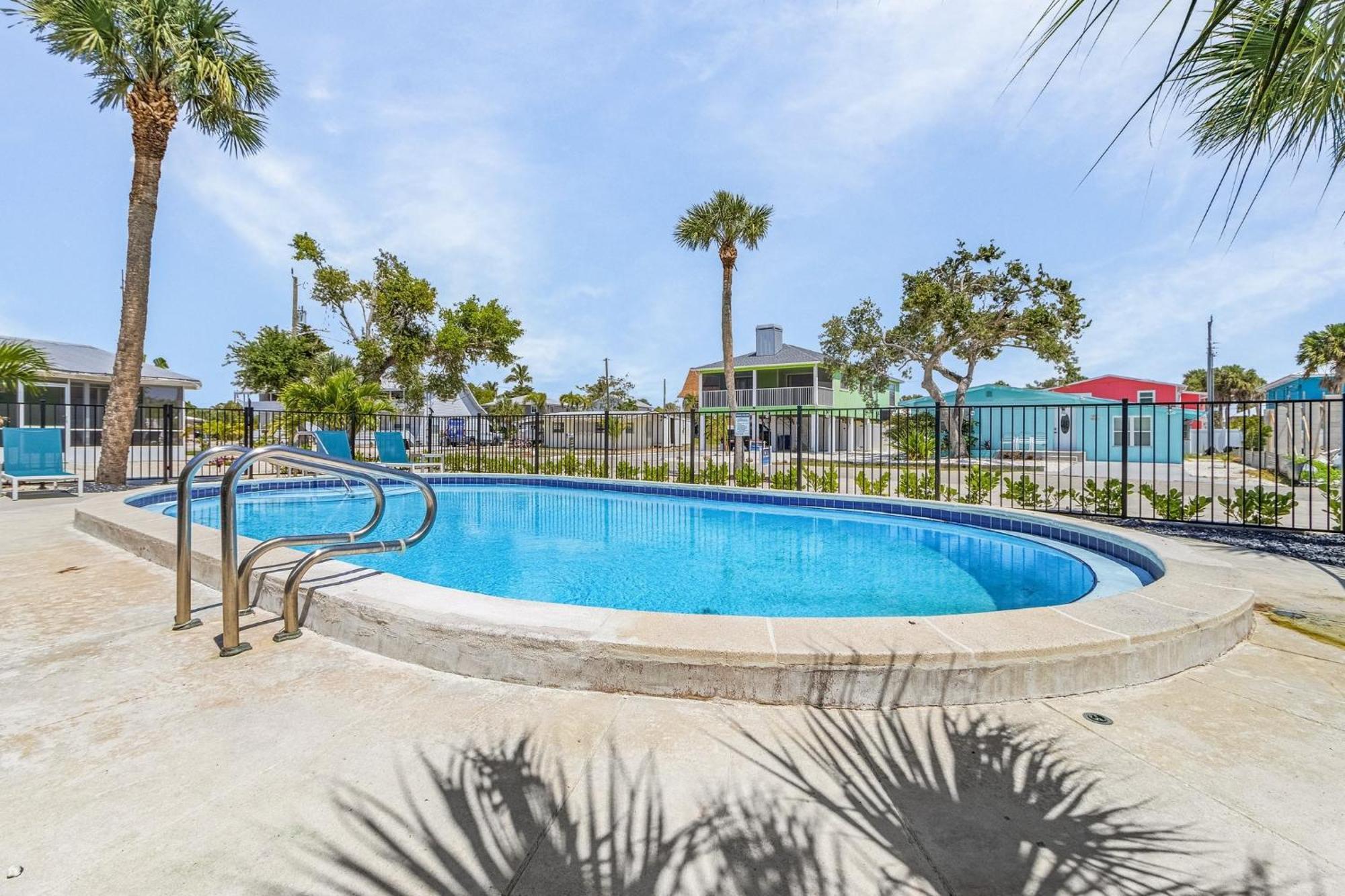 Dune Our Thing - Building A - 171 Washington Condo Fort Myers Beach Exterior photo